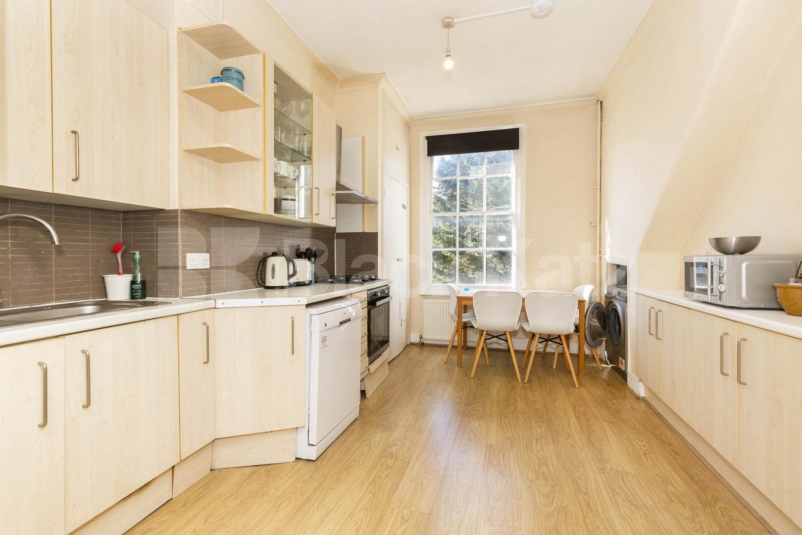 4 bedroom 2 bathroom maisonette with private garden Northchurch Road, Islington